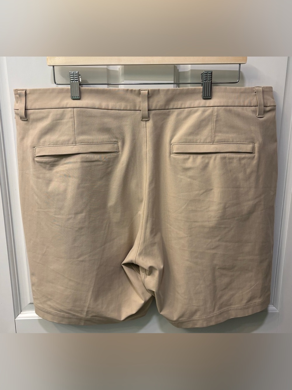 Lululemon ABC Classic-Fit Short 7" Warpstreme, Beige Men’s Size 38 - Picture 3 of 9